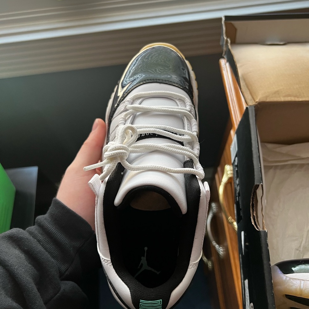 Jordan 11 low iridescent - Picture 5 of 7